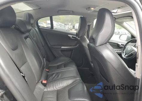 2013 Volvo S60 T5 z USA, uszkodzony, nr VIN YV1612FS1D1216915